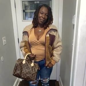 Meet your Posher, Ebony